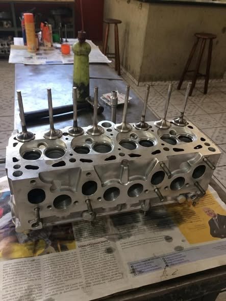 Cabeçote de motor retificado pronto para entrega